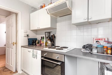 4 bed house, Cabell road, Near university, Guildford, GU28JQ - Image 3