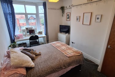 7 bed house, Mauldeth Road, Fallowfield, Manchester, M204ND - Image 1