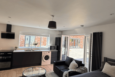 1 bed studio, Lower Ford Street, Hillfields, Coventry, CV15PS - Image 1