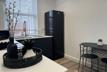 2 bed flat, Lower Ford Street, Hillfields, Coventry, CV15PS - Image 2