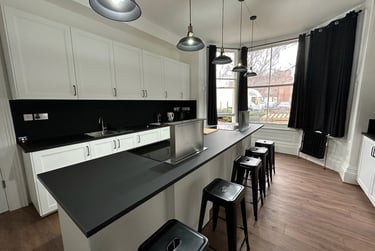 9 bed house, Cheyne Walk, City Centre, Northampton, NN15PT - Image 2