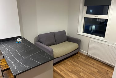 2 bed flat, Tang Hall Lane, Layerthorpe, York, YO103RJ - Image 3