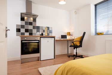 1 bed studio, Fraser Road, University of Portsmouth, Portsmouth, PO51EE - Image 1