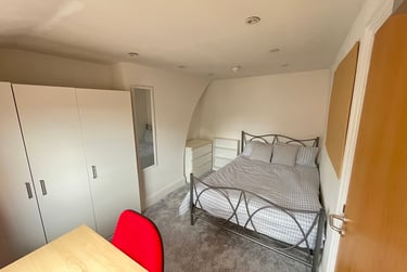 5 bed house, Wellington Street, City centre, Gloucester, GL11RA - Image 2