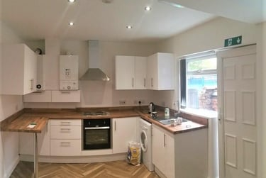 5 bed house, College Road, Shelton, Stoke, ST42EE - Image 1