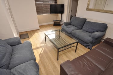 5 bed house, College Road, Shelton, Stoke, ST42EE - Image 4