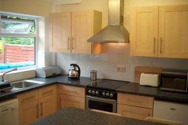 6 bed house, Lower Road, Beeston, Nottingham, NG92GT - Image 2