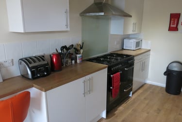 6 bed house, Tavy Road, City Centre, Worthing, BN133PG - Image 2