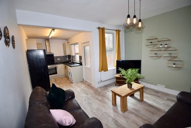 3 bed house, Wolfa Street, Uttoxeter, Derby, DE223SE - Image 1