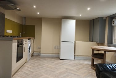 7 bed house, Garstang rd, Near university, Preston, PR11NA - Image 2