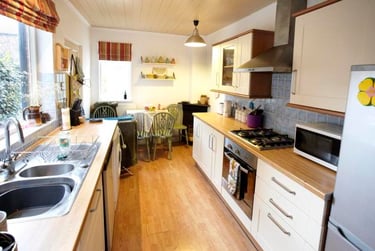 4 bed house, Emerald Street, The Groves, York, YO318LQ - Image 2