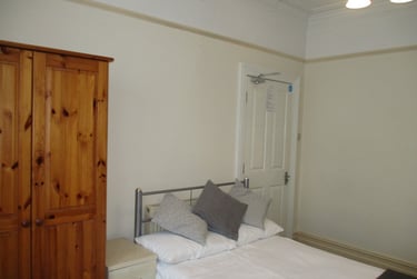 6 bed house, Feversham Crescent, Clifton, York, YO318HQ - Image 10