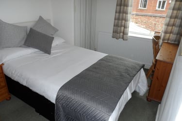 2 bed house, Diamond Street, The Groves, York, YO318LH - Image 1