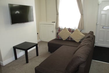 2 bed house, Rosebery Street, Holgate, York, YO264YX - Image 2