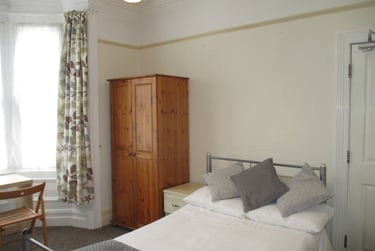 6 bed house, Feversham Crescent, Clifton, York, YO318HQ - Image 1