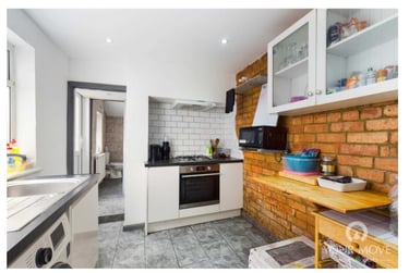 4 bed house, Gray Street, Abington, Northampton, NN13QQ - Image 1