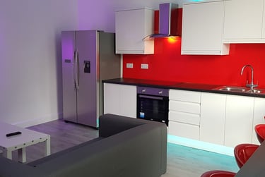 5 bed house, Bradford Road, Hillhouse, Huddersfield, HD16JE - Image 2