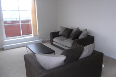 2 bed flat, Watkin Road, City Centre, Leicester, LE27AH - Image 1