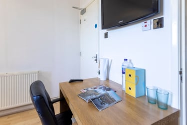 1 bed studio, Western Boulevard, City Centre, Leicester, LE27HN - Image 1