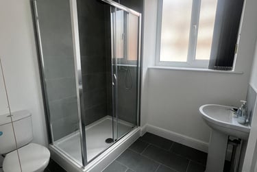 2 bed flat, Charles Street, Highfields, Leicester, LE11LA - Image 2