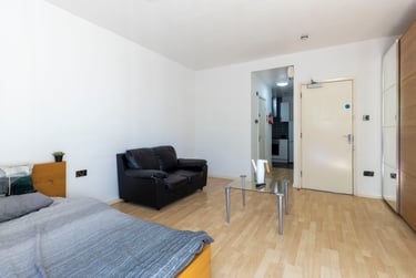 1 bed studio, Western Boulevard, City Centre, Leicester, LE27HN - Image 2