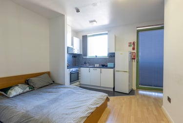 1 bed studio, Western Boulevard, City Centre, Leicester, LE27HN - Image 2