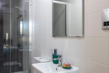 1 bed studio, De Montfort Street, Highfields, Leicester, LE17GD - Image 8