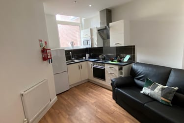2 bed flat, Charles Street, Highfields, Leicester, LE11LB - Image 2