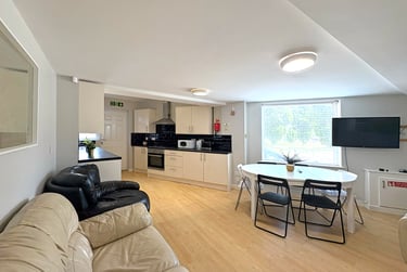 6 bed house, Hall Lane, Low Hill, Liverpool, L78TF - Image 1