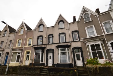 5 bed house, Bryn Y Mor Crescent, Brynmill, Swansea, SA14QH - Image 2