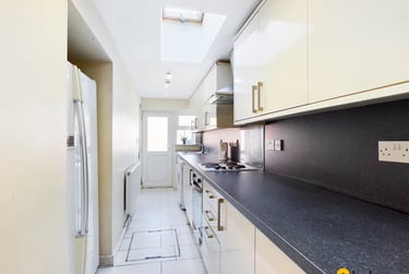 5 bed house, Marlborough Road, Brynmill, Swansea, SA20EA - Image 3