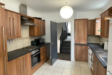 5 bed house, Bryn Y Mor Crescent, Brynmill, Swansea, SA14QH - Image 1