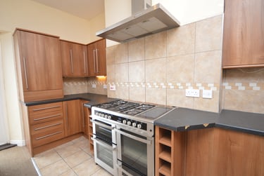 6 bed house, Trafalgar Place, Brynmill, Swansea, SA20BU - Image 3