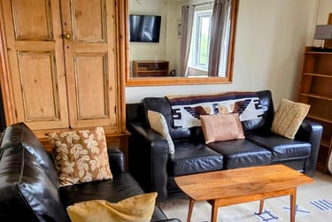 2 bed flat, Hirst Court, Radford, Nottingham, NG73GG - Image 1