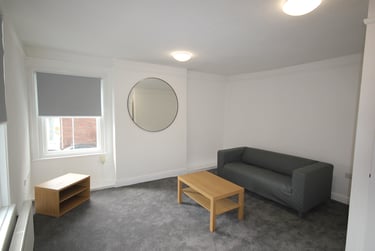 3 bed flat, Old Tiverton Road, City Centre, Exeter, EX46LD - Image 2