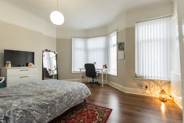 5 bed house, Dogfield Street, Cathays, Cardiff, CF244QN - Image 1