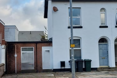 6 bed house, Wigan Road, City Centre, Ormskirk, L392AP - Image 1