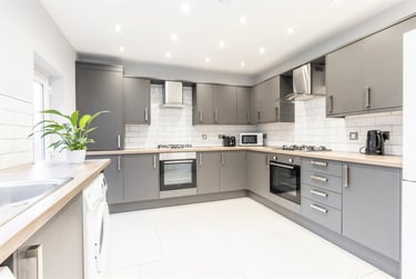 6 bed house, Heathcote Street, Newland, Hull, HU67LP - Image 1