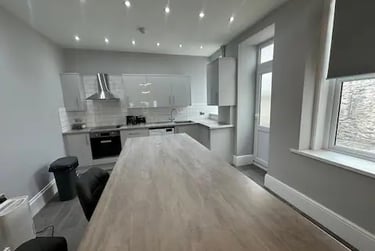 5 bed house, Sydney Street, North Hill, Plymouth, PL15AE - Image 3