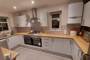 6 bed house, Moorland Way, Exwick, Exeter, EX42ER - Image 1