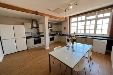 8 bed flat, 14 Bells Square, Trippet Lane, City centre, Sheffield, S12FY - Image 1