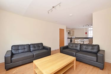 6 bed flat, Bells Square, Devonshire Green, Sheffield, S12FY - Image 4