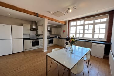 8 bed flat, 14 Bells Square, Trippet Lane, City centre, Sheffield, S12FY - Image 2