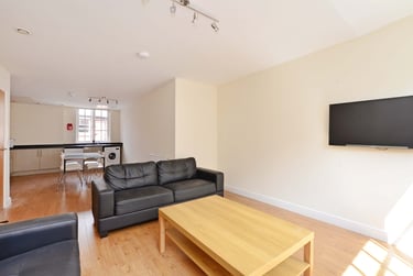 6 bed flat, Bells Square, Devonshire Green, Sheffield, S12FY - Image 5