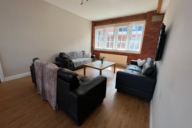 8 bed flat, 14 Bells Square, Trippet Lane, City centre, Sheffield, S12FY - Image 3