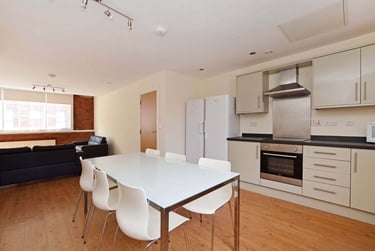 6 bed flat, Bells Square, Devonshire Green, Sheffield, S12FY - Image 2