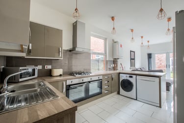 8 bed house, Grantham Street, Ball hill, Coventry, CV24FP - Image 1