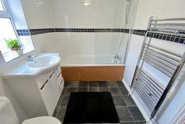 3 bed house, Village, Near university, Salford, M72JF - Image 8