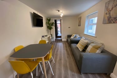 6 bed house, Great cheetham st west, Near university, Salford, M72JB - Image 1