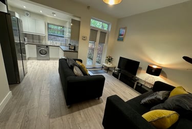 4 bed house, Mildred street, Near university, Salford, M72HG - Image 1